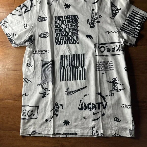 Nike Men's White Graphic T-Shirt - Picture 1 of 2